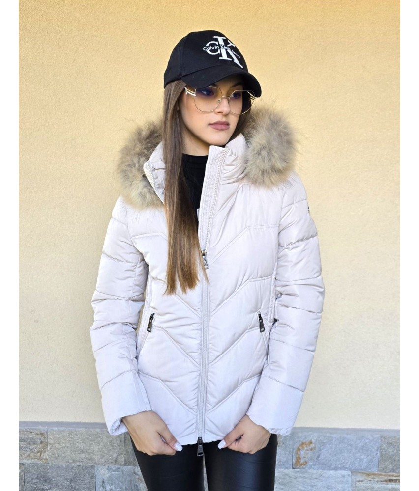 Вталено късо дамско якe CLASSIC  в екрю