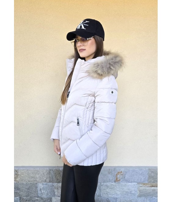 Вталено късо дамско якe CLASSIC  в екрю