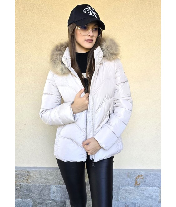 Вталено късо дамско якe CLASSIC  в екрю